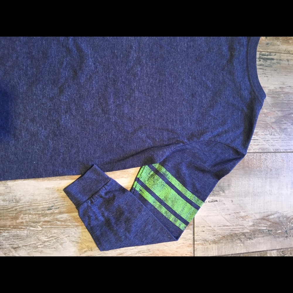 Seahawks top - Picture 5 of 7